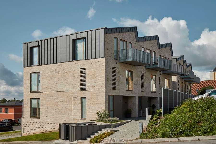 Cold rosé with lake view under steel profiles, Krøyer Kielbergvej / Regnbuevænget 1, 8660 Skanderborg